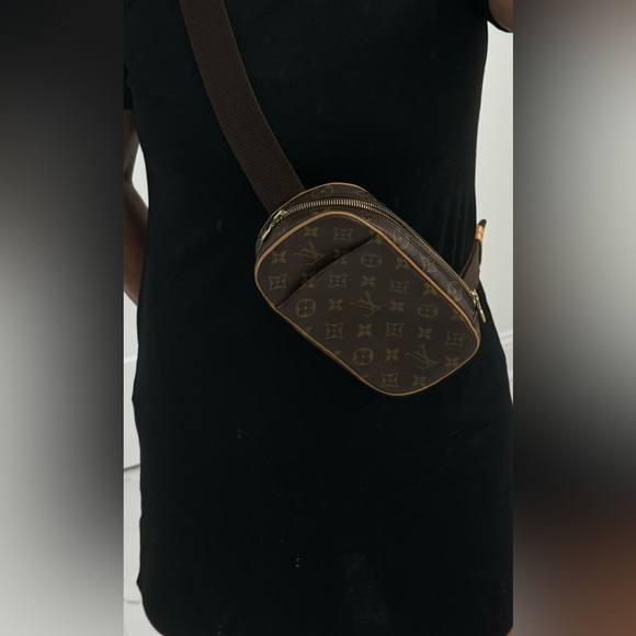 Authentic Louis Vuitton belt bum bag. Great condition monogram - Picture 11 of 11